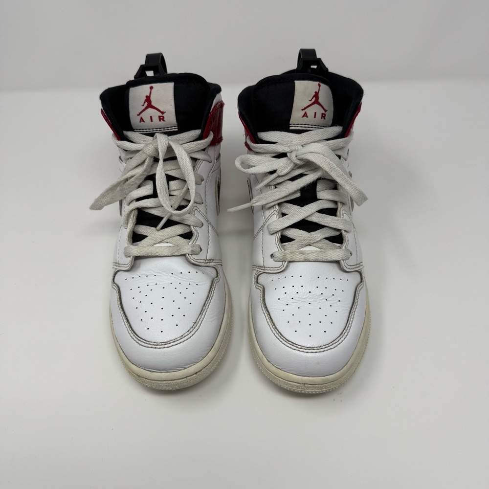 Size 6.5 Youth Nike Air Jordan 1 Mid white Chicago 554725-116 - Picture 3 of 14